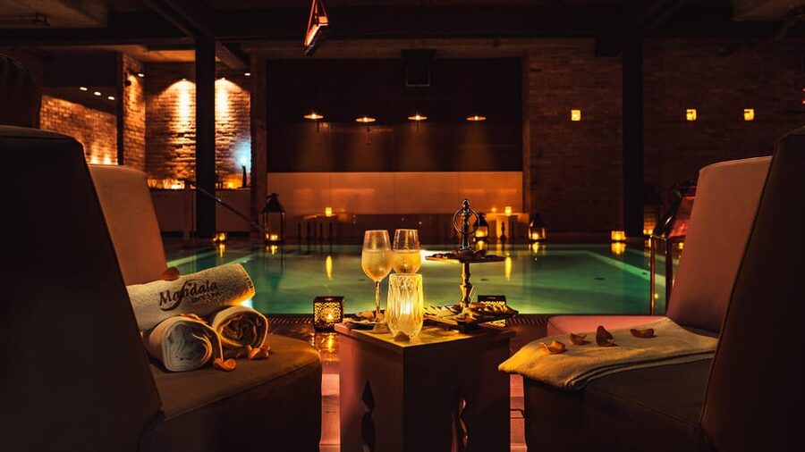 Budapest: Couple Holistic Swedish Massage with Jacuzzi Time - Timing your visit in Budapest