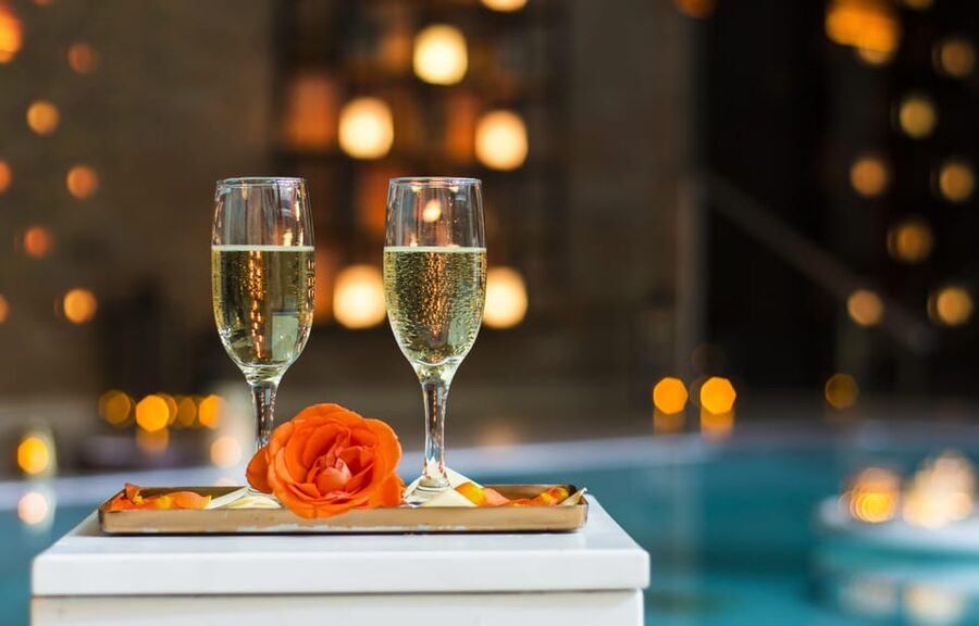 Budapest: Couple Holistic Swedish Massage with Jacuzzi Time - Who will get the best value