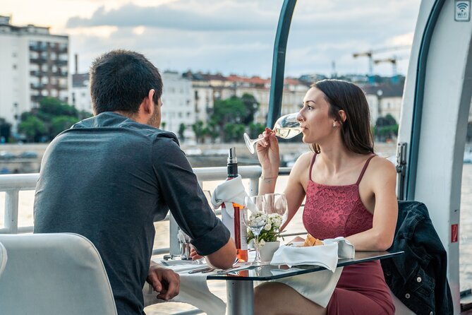 Budapest Danube River Candlelit Dinner Cruise with Live Music - Practical details that can affect your evening