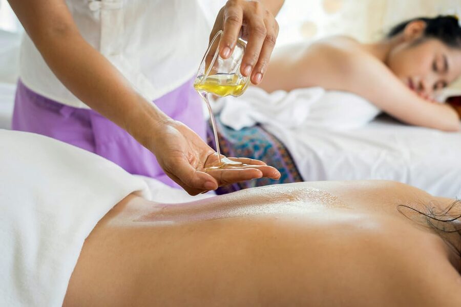 BUDAPEST, Day Spa : Couples Massage with Roses Bubble Bath - Should you book the rose bath package?