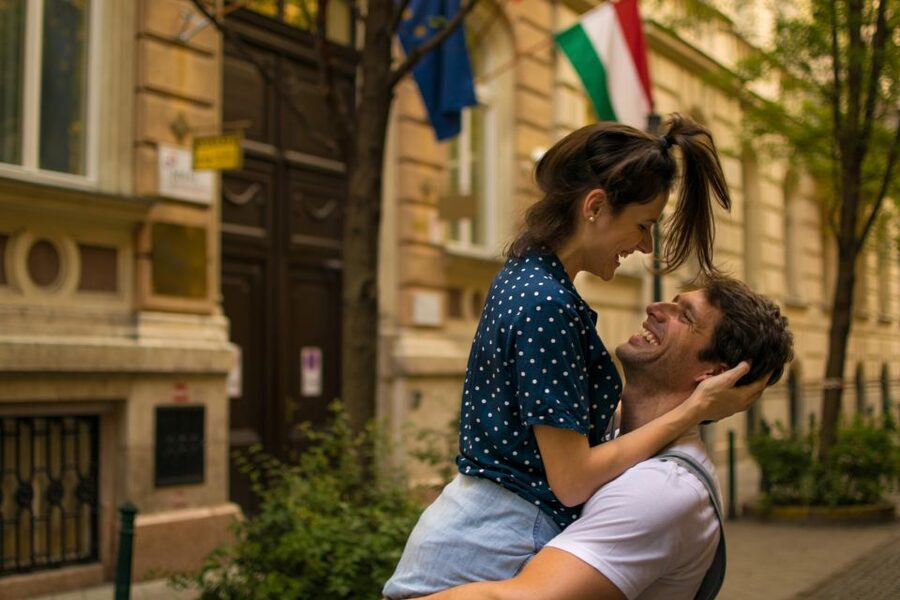 Budapest: Proposal Photos at enchanting Fisherman's Bastion - The surprise question, planned the right way