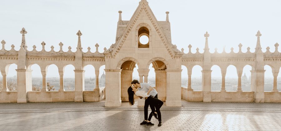 Budapest: romantic photoshoot at Buda's iconic sightseeings - Starting at the Szent László statue
