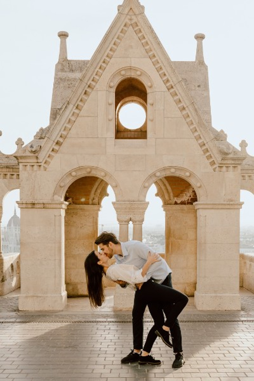 Budapest: romantic photoshoot at Buda's iconic sightseeings - Matthias Church and Buda’s old streets