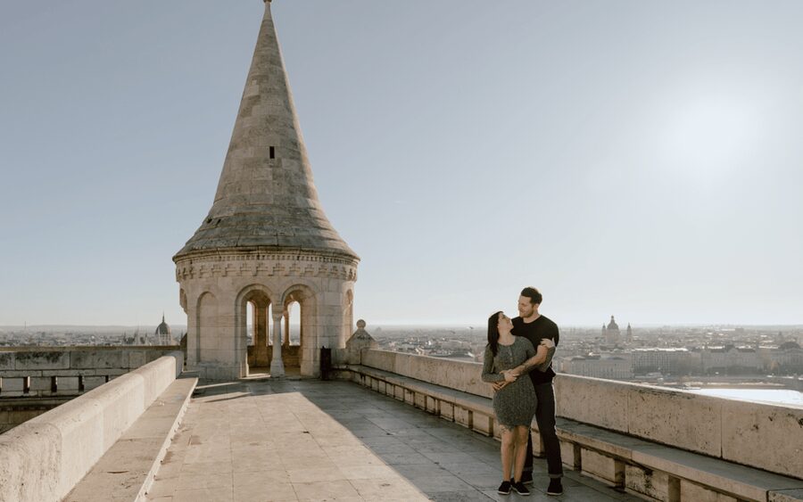 Budapest: romantic photoshoot at Buda's iconic sightseeings - A short session that stays focused