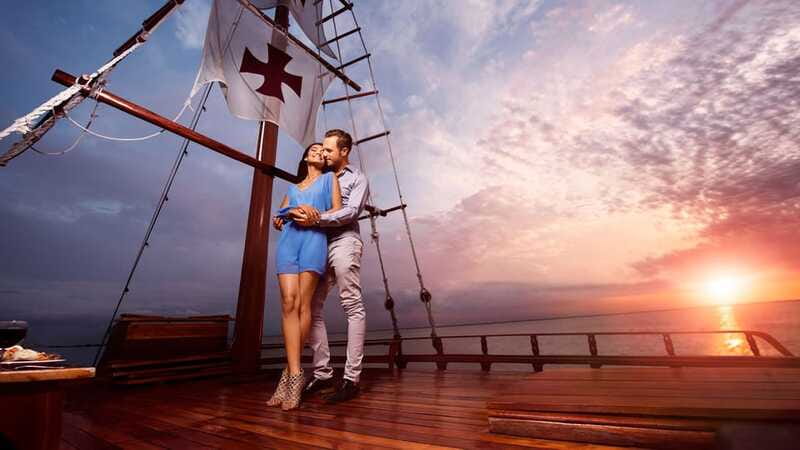 Cancun: Columbus The Romantic Dinner Cruise - FAQ