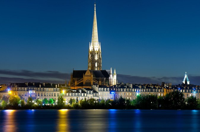 Christmas illuminations in 2CV - With 2 Presents (Food + goodies) - Cité du Vin and Bordeaux’s wine identity