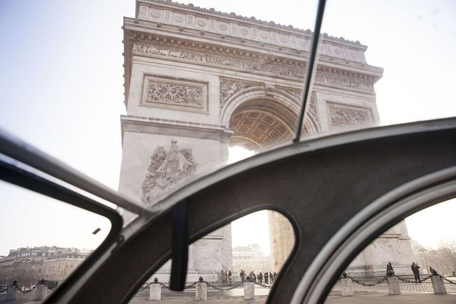 Classic, Romantic Paris: 3-Hour Vintage 2CV Tour - Montmartre, Sacré-Cœur, and the romantic side of Paris
