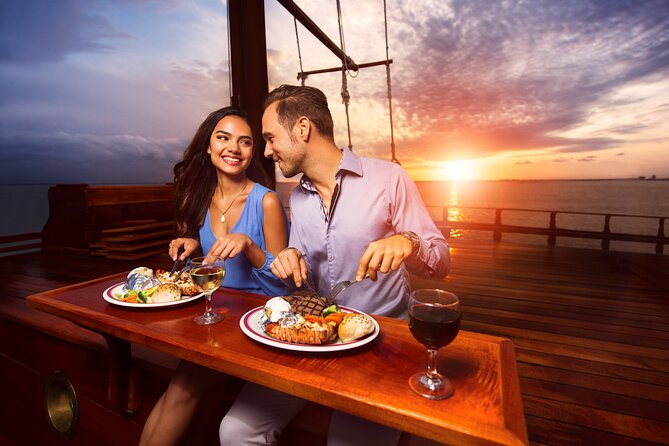 Columbus Romantic Dinner in Cancún - A Spanish galleon on Nichupté Lagoon