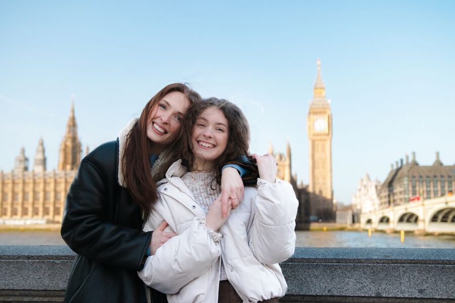 Couple’s photo: Romantic photoshoot in London - Meeting at Boudiccan Rebellion