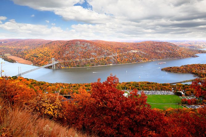 Couple's Private Hudson Valley Fall Foliage Helicopter Tour from Westchester - Harriman and Bear Mountain from above
