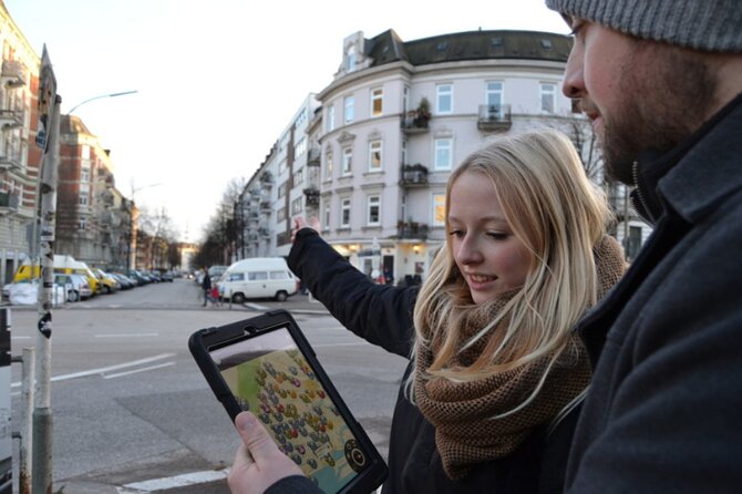 Couple time treasure hunt Hamburg Edition - Hamburg Town Hall and the grand city center