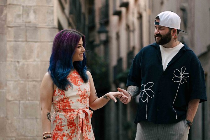 Couples Photoshoot Barcelona - Meeting at the cathedral
