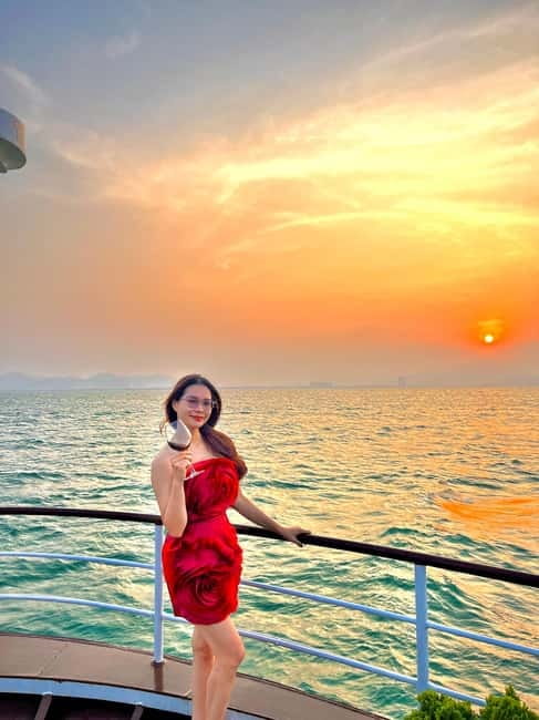 Da Nang: Experience a Magical Sunset Dinner Cruise in DN Bay - Is $16 good value?