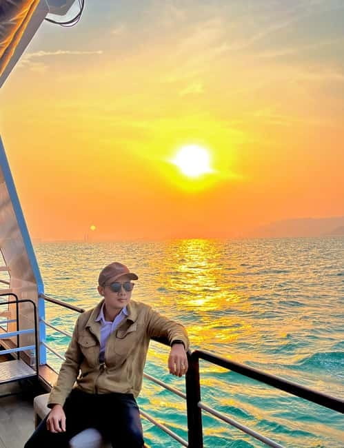 Da Nang: Experience a Magical Sunset Dinner Cruise in DN Bay - Who will enjoy this cruise most