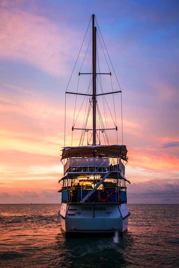 Darwin: Signature four course Sunset Dinner Cruise - Key points to know before booking