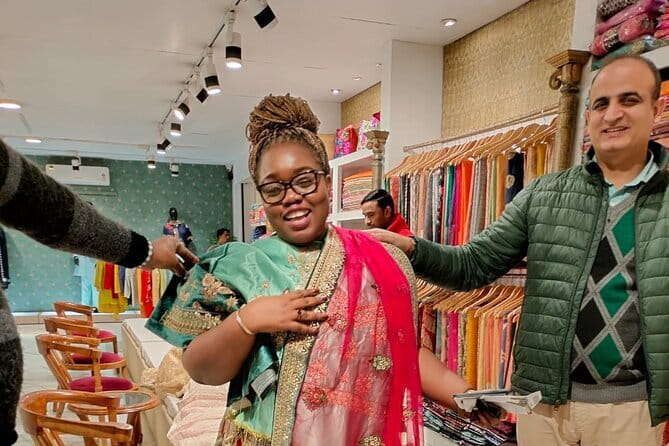 Delhi : Wedding Shopping Tour with Female Guide - Kinari Bazaar and Dariba Kalan: the accessory finish