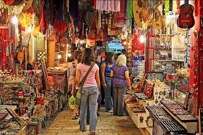 Delhi : Wedding Shopping Tour with Female Guide - What the five-hour schedule feels like