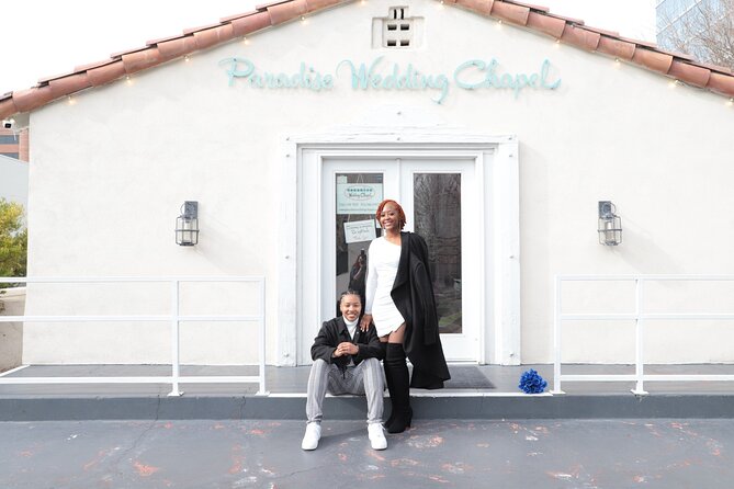 Drive-up Las Vegas Wedding - Who will appreciate this 15-minute option