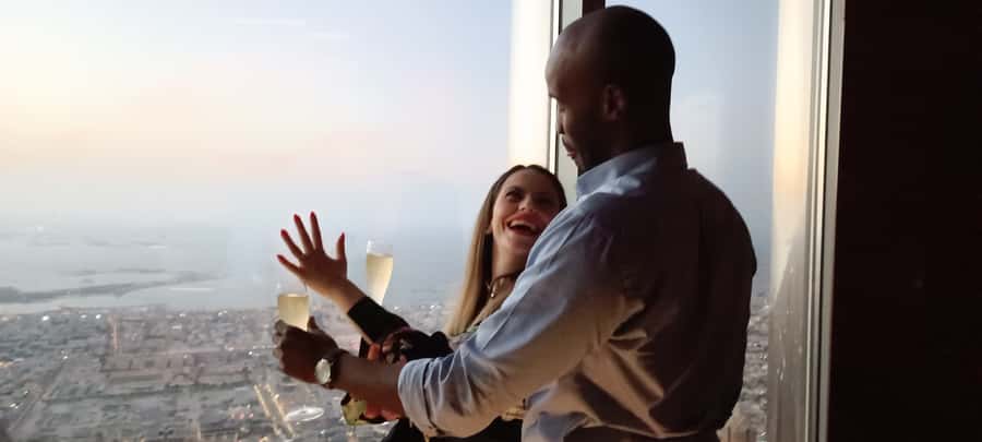 Dubai: Burj Khalifa Sunset Engagement with Porsche Pickup - Palace and garden photographs before the tower