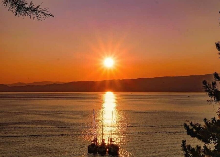 Dubrovnik:Romantic Private Sunset Tour to Old Town& Elafitiy - A sunset cruise built around your own group