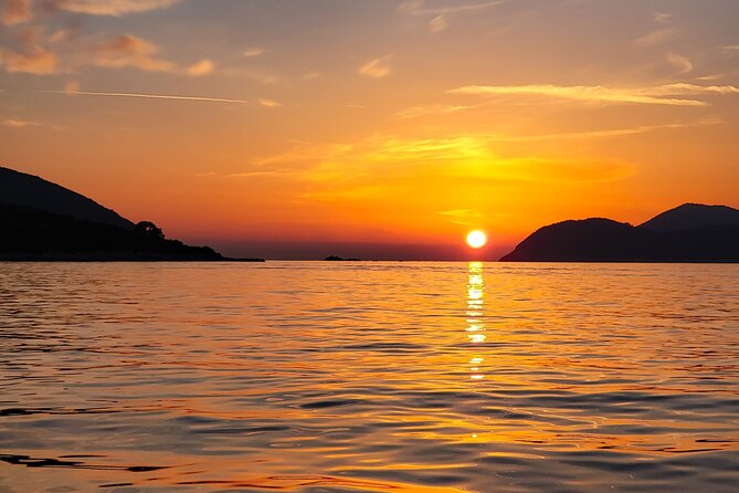 Dubrovnik Romantic Sunset Boat Tour - Following the coast toward Grebeni Lighthouse