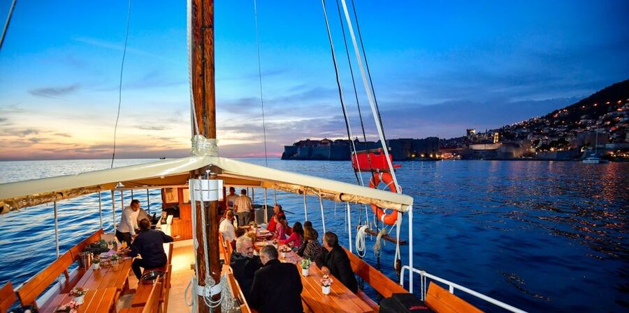 Dubrovnik: Sunset Dinner Cruise around the Old Town - Key points to know before booking