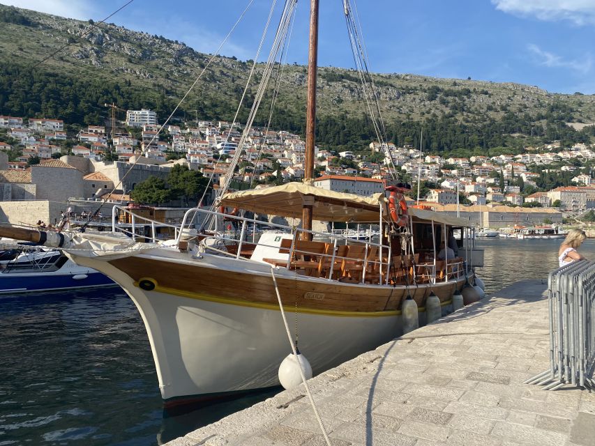 Dubrovnik: Sunset Dinner Cruise around the Old Town - Seeing the UNESCO Old Town from the water