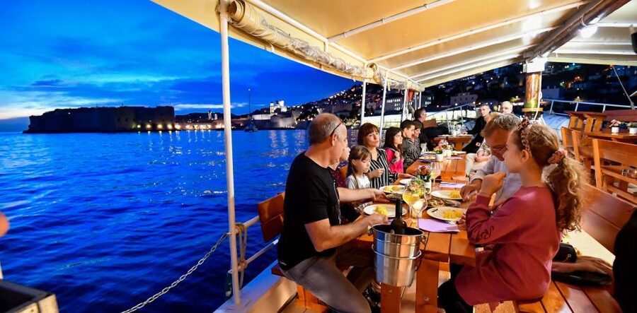 Dubrovnik: Sunset Dinner Cruise around the Old Town - What the sea conditions can change