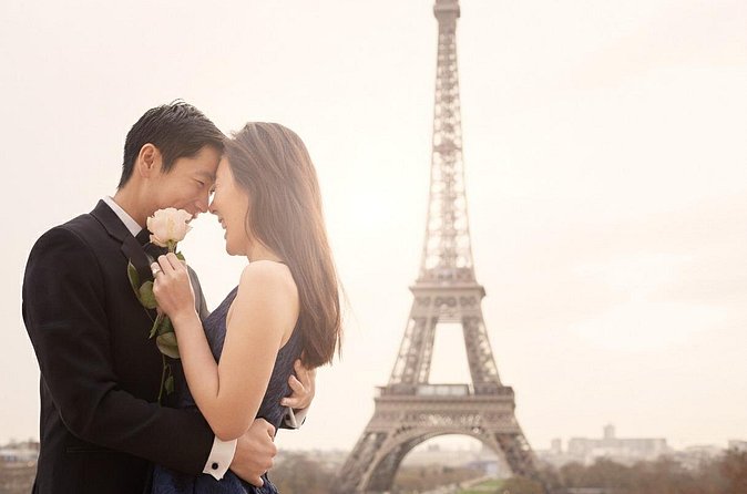 Eiffel Tower Surprise Proposal Engagement - What the photo package gives you