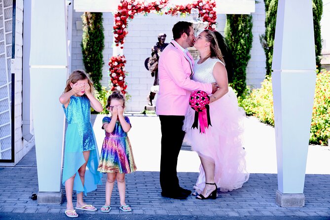 Elvis Chapel Wedding and Vow Renewal - What happens during the one-hour Elvis ceremony