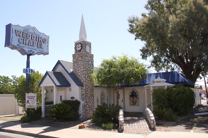 Elvis Themed Wedding or Vow Renewal at Graceland Wedding Chapel - Music, personal touches, and family participation