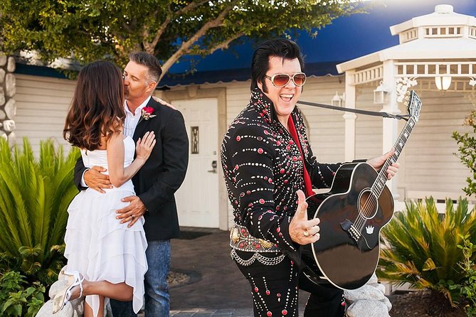 Elvis Themed Wedding or Vow Renewal at Graceland Wedding Chapel - Arriving at Graceland Wedding Chapel