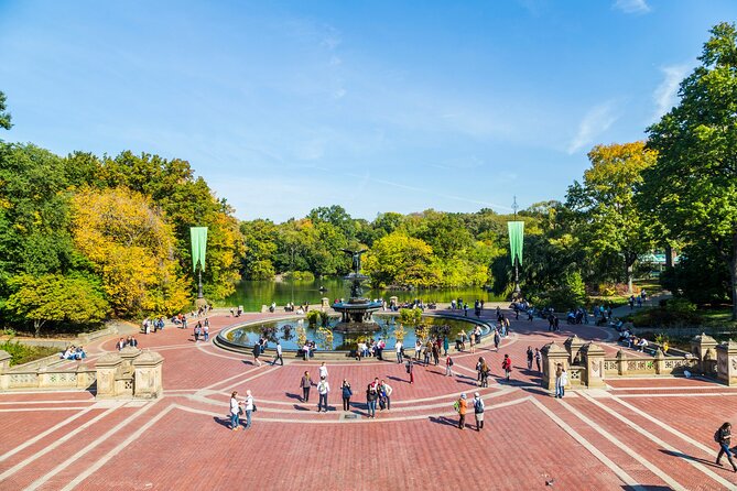 Falling in Love in NYC: Self-Guided Romantic Story Walk - A romantic route from the Met to Lincoln Square
