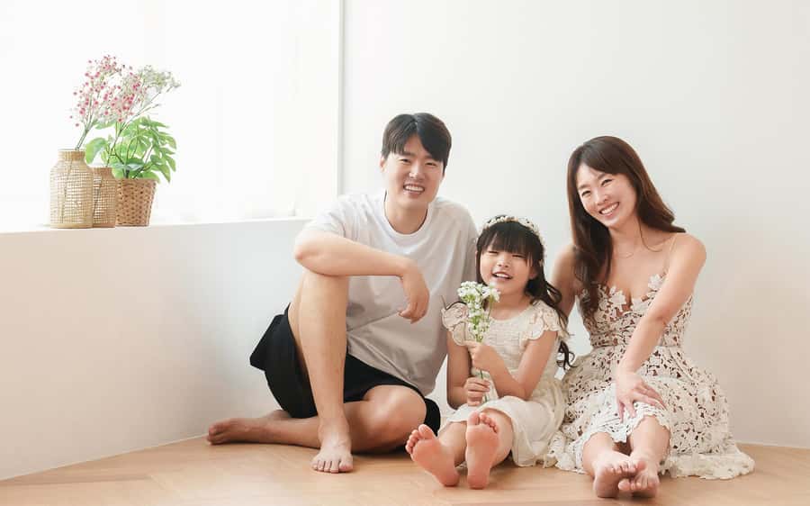Family, Couple, and Group Photoshoot in Seoul - Why the Korean-style retouching matters
