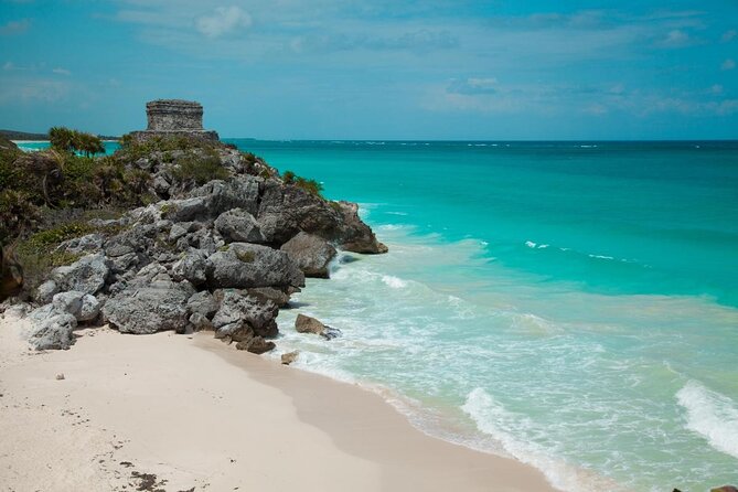 Feel the love on a romantic dinner at Cancun sea, with live music and open bar. - Key points to know before booking
