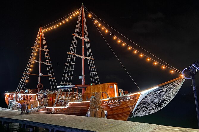 Feel the love on a romantic dinner at Cancun sea, with live music and open bar. - A sunset dinner aboard a Spanish Galleon