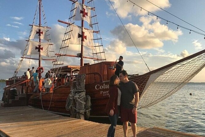 Feel the love on a romantic dinner at Cancun sea, with live music and open bar. - What the route around Laguna Nichupte feels like