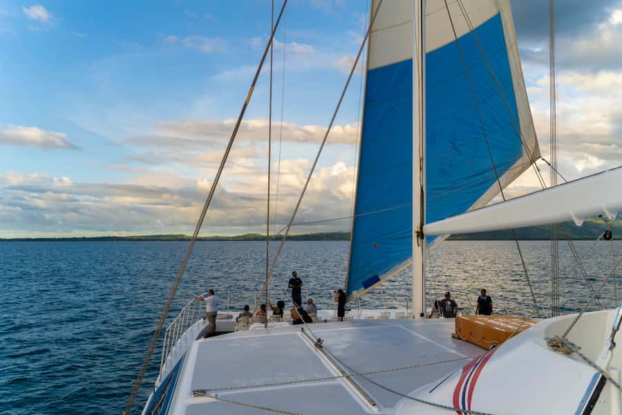 Fiji: Captain Cook Cruises Sunset Dinner Cruise - Fijian music and dancing after dinner