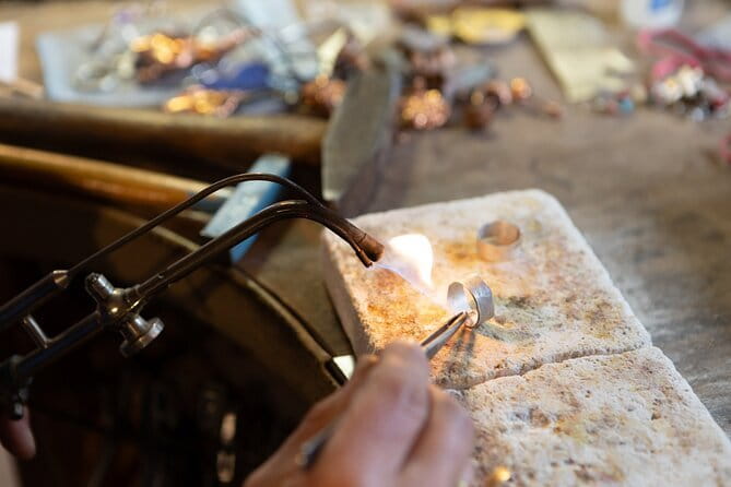 Forge your own wedding rings or friendship rings in Tuscany - The four-hour workshop, step by step