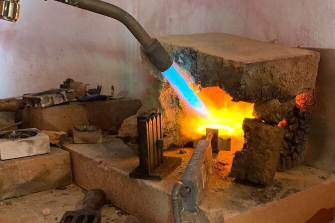 Forge your own wedding rings or friendship rings in Tuscany - Using family gold or old jewelry