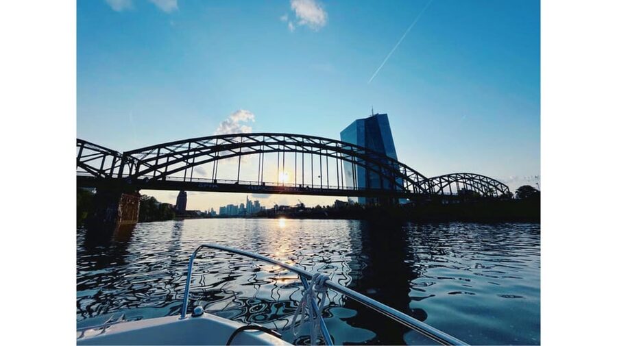 Frankfurt: Private Romantic Skyline Boat Tour - Should you book the Frankfurt romantic boat tour?