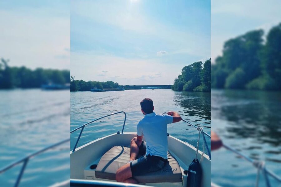 Frankfurt: Private Romantic Skyline Boat Tour - A captain who keeps the ride personal