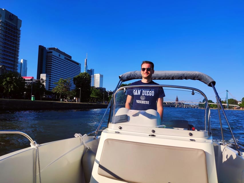 Frankfurt: Private Romantic Skyline Boat Tour - What the all-inclusive price really covers