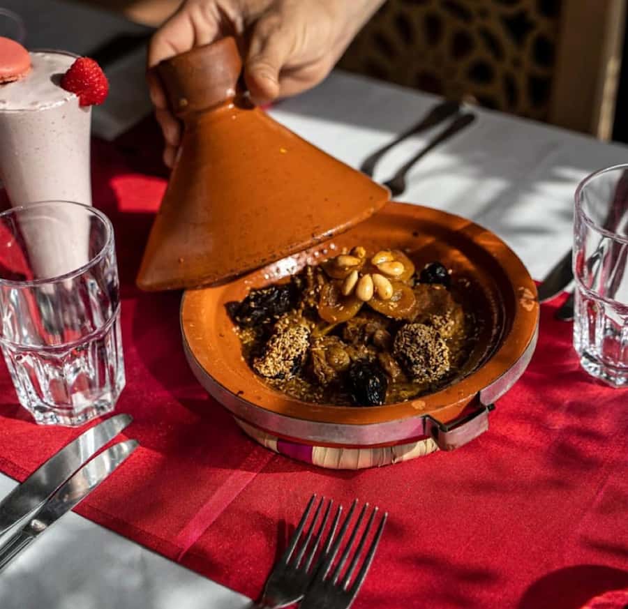 From Marrakech: Rooftop Dinner & Romantic Medina Views - Who will enjoy this dinner most