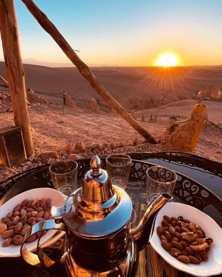 From Marrakesh: Sunset Dinner in Agafay at Berber Camp - Leaving Marrakesh for the rocky desert