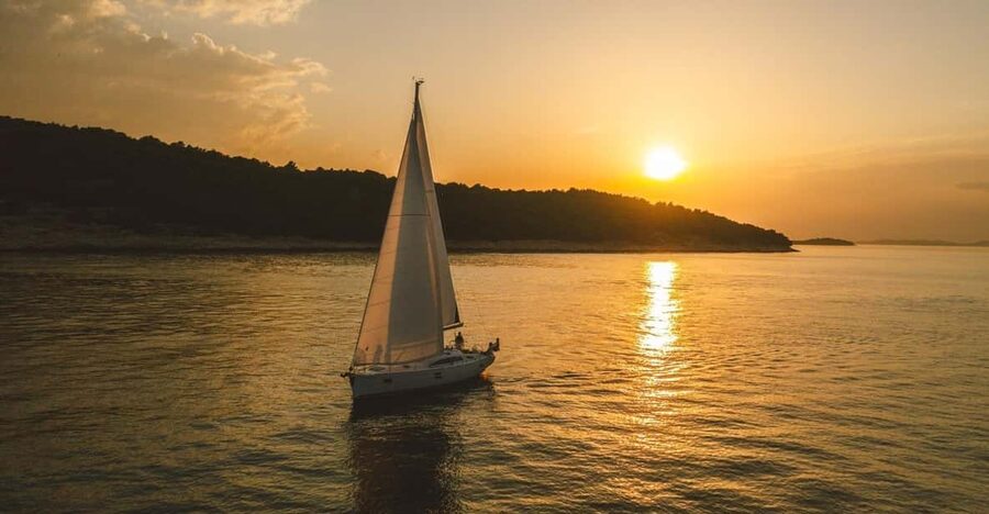 From Valletta: Romantic Sunset Cruise on a Sailing Yacht - Valletta, Birgu, Senglea, and Cospicua from the water