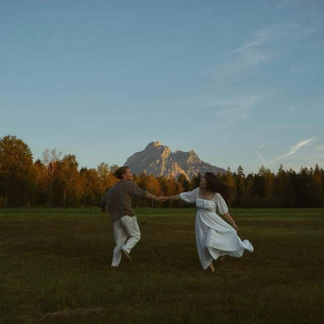 Füssen & Schwangau: Private Photoshoot Couples, Solo & Group - A Good Fit for Couples, Solo Visitors, and Groups