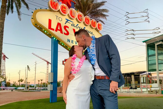 Get Married: Elvis Wedding + Las Vegas Sign + Photography - Why this Elvis ceremony works so well
