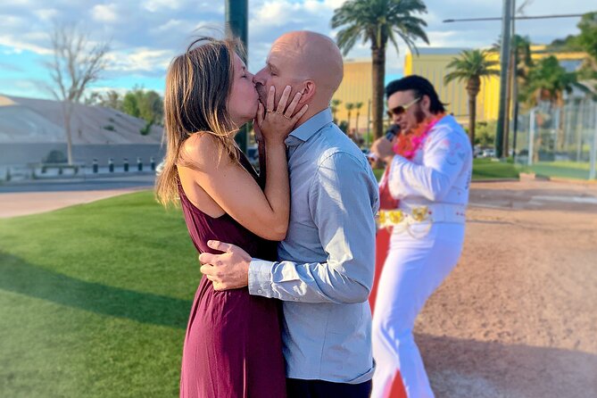 Get Married: Elvis Wedding + Las Vegas Sign + Photography - Moving from the chapel to the Las Vegas Sign