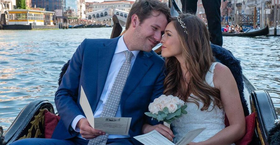Grand Canal: Renew Your Wedding Vows on a Venetian Gondola - Quiet Canals and the Vow Renewal